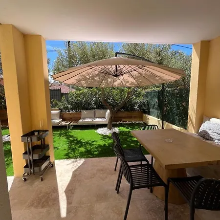 Apartment Avec Jardin, Presqu'ile De Giens
