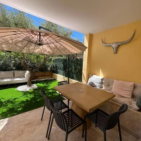 Apartment Avec Jardin, Presqu'ile De Giens *