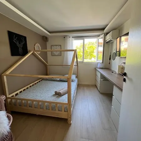 Apartment Avec Jardin, Presqu'ile De Giens *