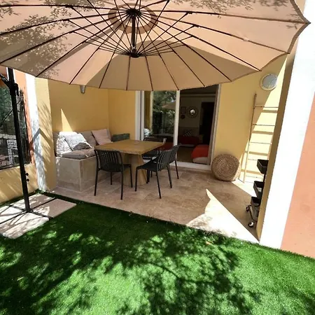 Apartment Avec Jardin, Presqu'ile De Giens *